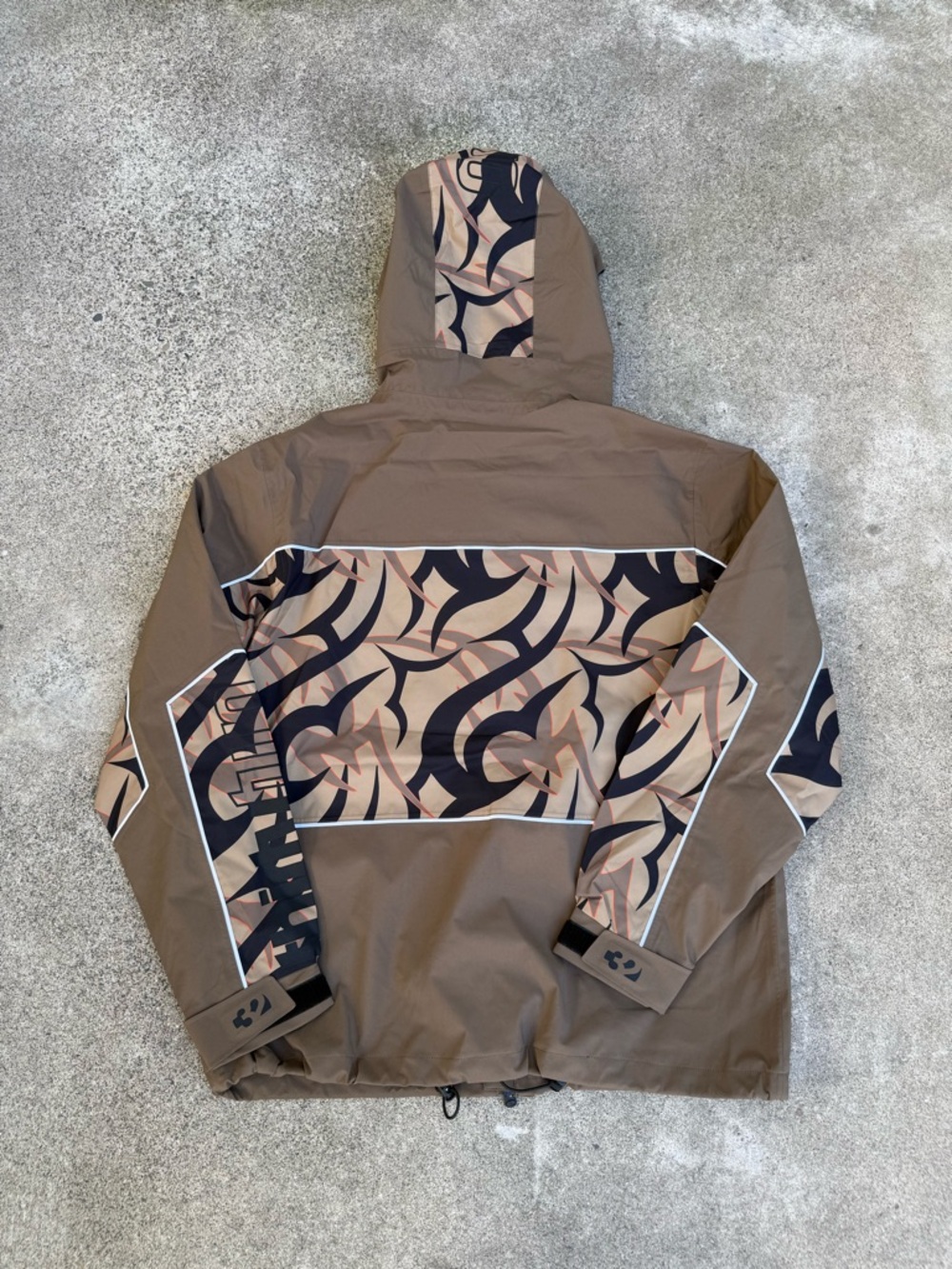 32 Jacket - Picture 2 of 4